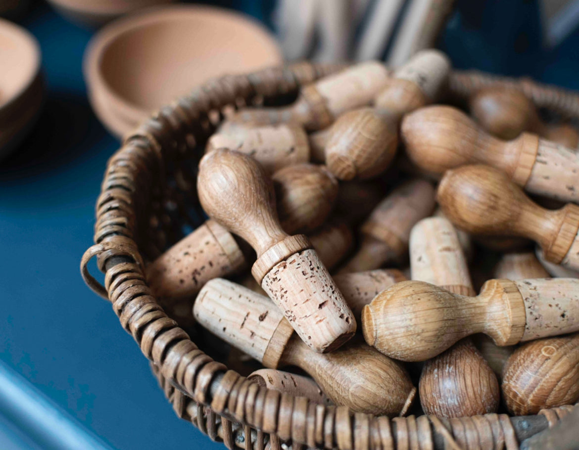 Oak Bottle Stop - THE BRISTOL ARTISAN